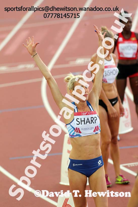 Lynsey Sharp (Scotland) before the start of the 800 metres at the Commonwealth Games, Glasgow. Photo: David T. Hewitson/Sports for All Pics